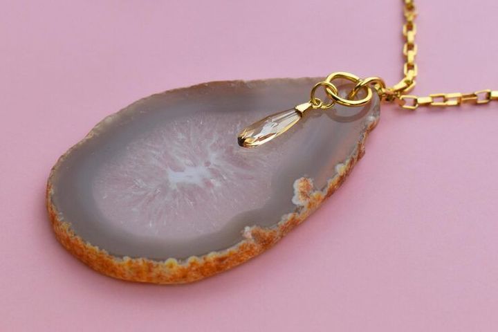 Resin Jewellery Overview: Explore Key Designs, Materials, and Techniques