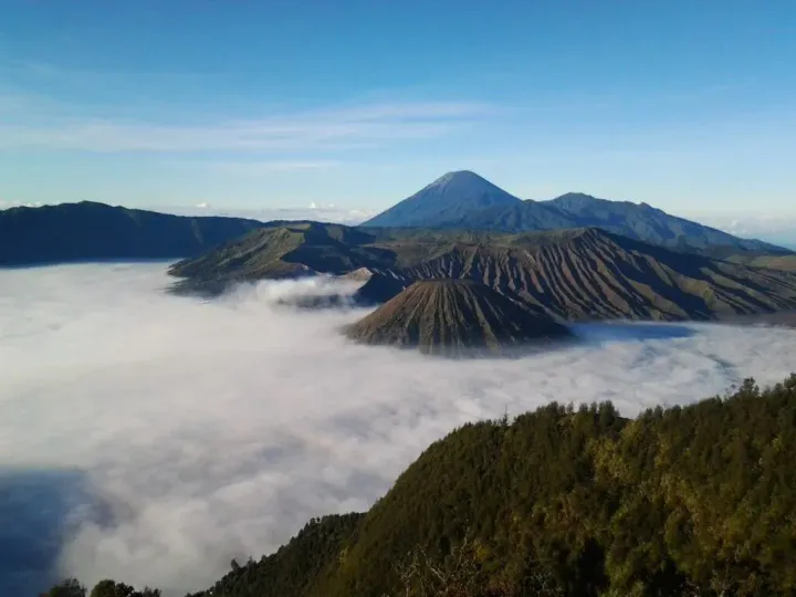 Discover Indonesia Volcano Hikes: Overview, Facts, Trail Insights & Safety Advice