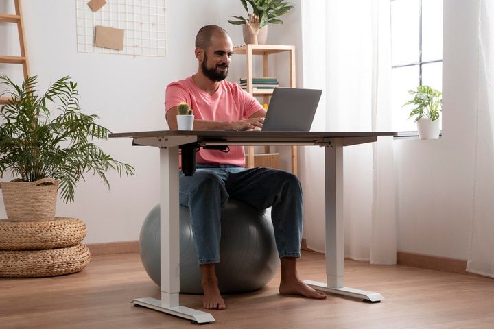 Smart Height Adjustable Standing Desk Insights: Learn Key Functions, Explore Options, and Gain Useful Advice