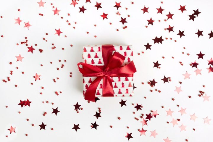 Custom Gift Ideas for Couples: An Informative Guide with Facts, Explanation, and Advice