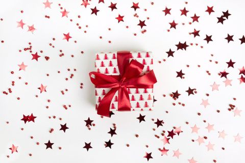 Custom Gift Ideas for Couples: An Informative Guide with Facts, Explanation, and Advice