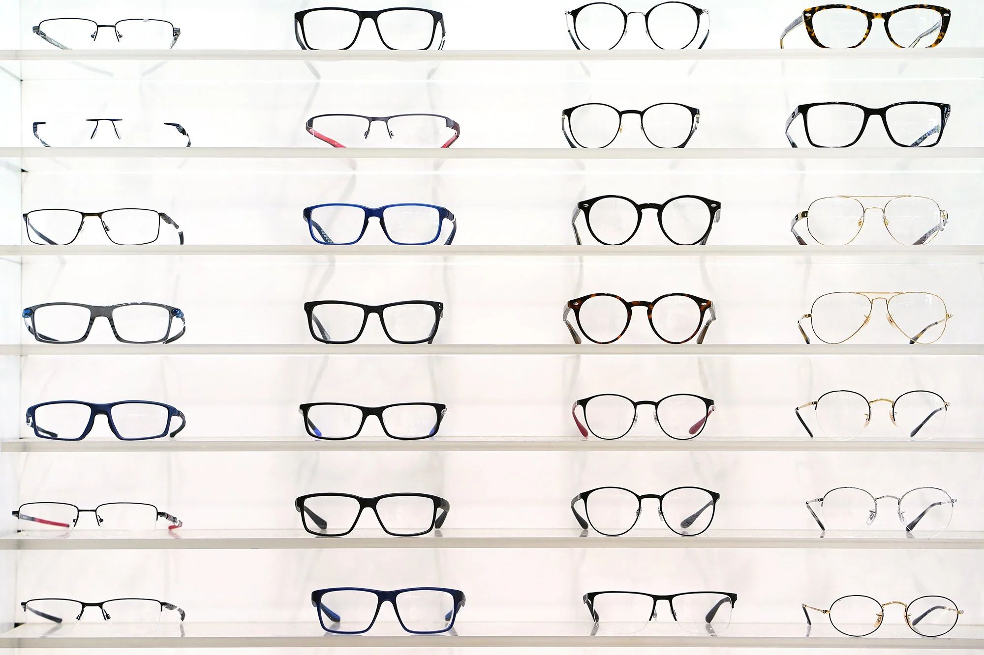 A Beginner’s Guide to Eyeglass Frame Types: Discover Styles and Materials