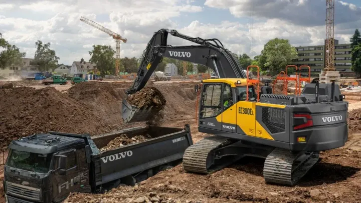 Excavator Truck: Informative Guide, Basics, Facts & Key Insights