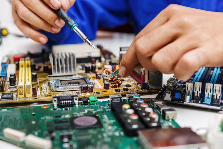Electronics Repair: Technical Knowledge of Circuits, Components, and Repair Workflow