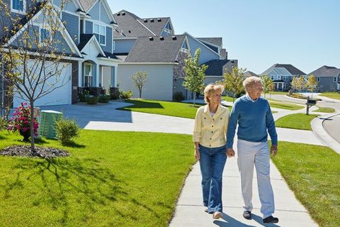 Housing For 65 And Older Explanation for Options, Communities and Senior Living