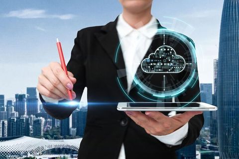 Cloud HPC Solutions: An Overview to Explore Basics and Key Insights