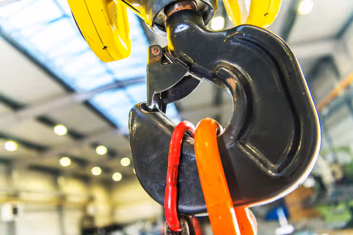 Industrial Lifting Equipment: A Guide to Types, Functions and Operating Methods