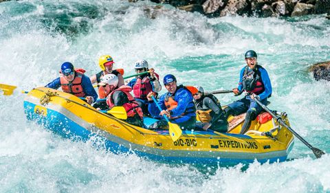 Overview of River Rafting Expeditions: Discover Key Details, Advice, and Safety Insights